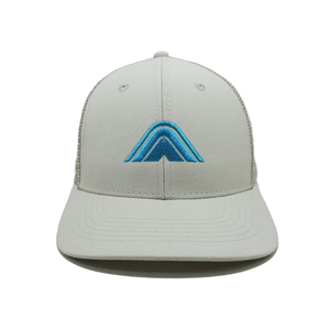Gorra Trucker de Malla Cómoda con Logotipo Azul Bordado Ajustable, de 6 Paneles, para las Cuatro Estaciones, Accesorio Hecho en Fábrica en Vietnam - Product Image 1