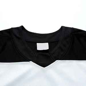 เสื้อฮอกกี้น้ำแข็งแบบสปอร์ต ดีไซน์ล่าสุด ระบายอากาศได้ดี น้ำหนักเบา โลโก้สั่งทำได้ แห้งเร็ว เป็นมิตรกับสิ่งแวดล้อม ผลิตจากโพลีเอสเตอร์ 100% - Product Image 3
