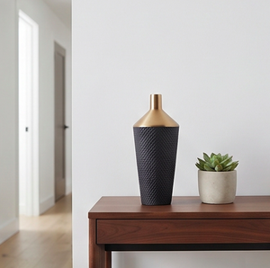 Vase en métal Art Déco avec col en or brossé et corps noir texturé pour la décoration intérieure et le salon - Product Image 4