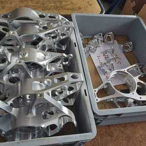 Pièces en aluminium et acier inoxydable usinées sur VMC 5 axes avec fraisage CNC et électroérosion à fil pour équipement industriel certifié ISO9001 - Product Image 5