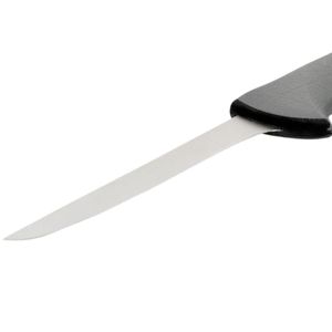 Couteaux à désosser gris avec lame étroite courbée argentée, protège-doigts noir et accent de poignée rouge pour la découpe de viande et les utilisations culinaires - Product Image 2