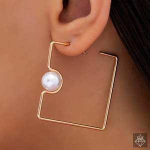 Pendientes de aro cuadrados PRAO con detalles en perlas - Product Image 2