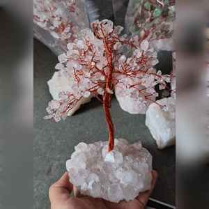 Arbre décoratif artisanal en fil de cuivre, thème Amour, avec pierres précieuses naturelles de cristal clair, style Feng Shui, qualité supérieure, respectueux de l'environnement - Product Image 1