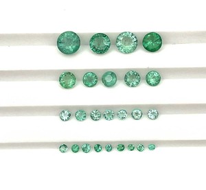 Esmeraldas de Zambia Genuinas, Redondas y Facetadas, de 2 a 5 mm, Lote de Esmeraldas Verdes Naturales para Joyería - Product Image 3