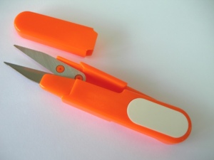 Coupe-fil DK-450 avec poignée en plastique |   Ciseaux à broder avec manche en plastique, lame en acier inoxydable, ciseaux de tailleur - Product Image 2