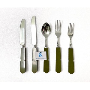 Ensemble de couverts de luxe polis miroir à prix de gros pour la maison, l'hôtel et le restaurant, avec manche en résine pour la table - Product Image 1