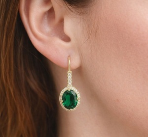 Pendientes de Aro con Halo de Diamantes Naturales y Esmeralda Verde de Corte Ovalado de 3.50 Ct, con Cierre de Palanca, en Oro de 14K, Pendientes de Piedras Preciosas - Product Image 3