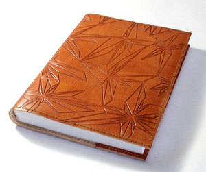 Couverture personnalisée pour bureau, design floral moderne en relief, marron clair, rechargeable, reliure collée, cuir de chèvre véritable, usage promotionnel - Product Image 3