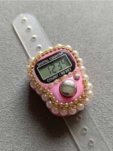 Coran rose avec tasbih et compteur numérique dans un coffret cadeau, calligraphie dorée, design élégant pour les cadeaux du Ramadan et de l'Aïd - Product Image 2