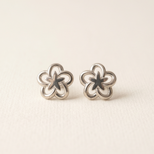 DIVYORO <b>SILVER</b> STAR FLOWER EARRING - Product Image 4