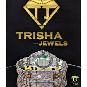 Montre pour homme entièrement sertie de diamants avec des accents de diamants de laboratoire VVS, finition plaquée or et argent par Trisha Jewels - Product Image 2