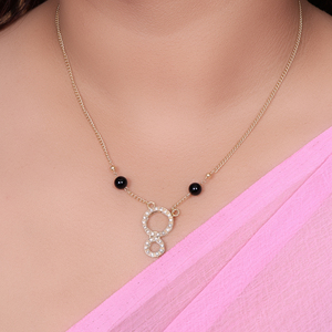Collier Pendentif Cercle Plaqué Or Tendance et Élégant avec Accents de Cristal pour Femmes Élégantes – Idéal pour Mariages et Cadeau de Saint-Valentin – Vente Flash - Product Image 2