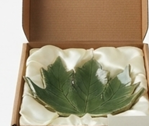 Plat de service moderne fait main en forme de feuille verte, finition polie, élément de table élégant pour usage résidentiel - Product Image 6