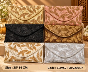 Bolso de mano tipo sobre con cuentas doradas y correa de cadena de perlas para fiesta de noche, elegante bolso de mano bordado con cuentas doradas para la noche. - Product Image 6