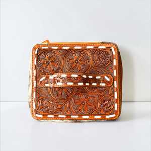 Étui à bijoux vintage en cuir repoussé avec motif en cuir de vachette et fermeture éclair pour le rangement - Product Image 4