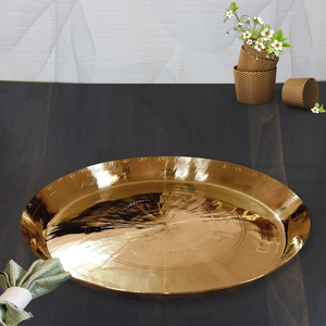 Plateau de service rond décoratif en laiton martelé fait main, imprimé numériquement et plaqué or, pour table à manger et décoration intérieure - Product Image 1