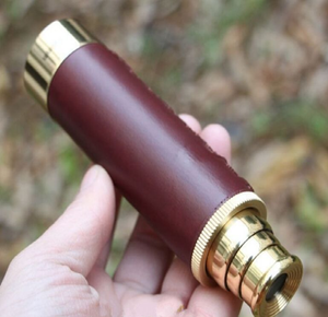 Elegante telescopio de mano de latón con revestimiento de cuero negro y estuche a juego. Regalo perfecto. Disponible a precios de mayorista. - Product Image 2