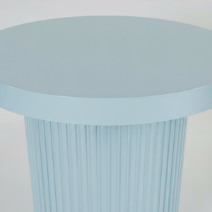 Table basse ronde moderne avec une jambe en forme de pilier, couleur brun clair, matériaux durables en bois de caoutchouc et en chêne, design luxueux - Product Image 5