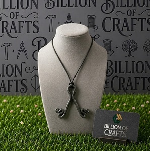 Collar con Colgante de Águila Vikinga de Hierro Forjado a Mano, Diseño Animal Grabado, Artículo Coleccionable de Forma Irregular, Marca BOC - Product Image 4