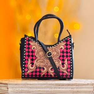 Bolso Cruzado de Cuero Genuino Venus Leathers, Estilo Western, Hecho a Mano, con Patrón de Letras y Flores, Cierre de Cremallera, 45-55cm, ¡Gran Venta! - Product Image 1