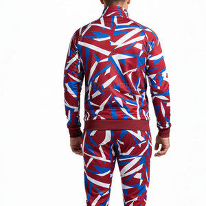 Ropa deportiva de calidad profesional diseñada a medida para uso atlético en temporada, que refleja el orgullo y la disciplina del equipo. - Product Image 5