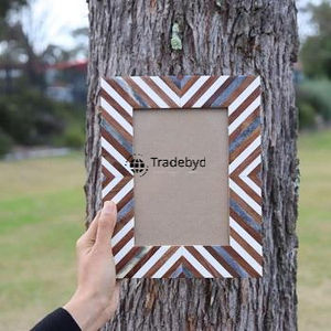 Marco de Fotos Decorativo Artesanal con Incrustaciones de Hueso, Hecho a Mano, Calidad Premium con Acabado Brillante, Opción de Logotipo Personalizado por Tradebyd - Product Image 1