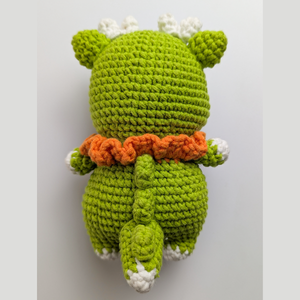 JNC Macramé, Peluche de Dinosaurio Verde Suave, Hecho a Mano con Hilo de Algodón y Poliéster - Product Image 2