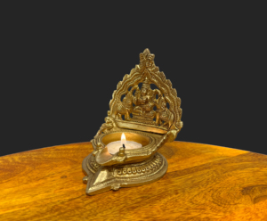 Lámpara de aceite tradicional de latón Laxmi Diya, hecha a mano, antigua, india, Gajalakshmi Diya, decoración para templo, Puja, regalos festivos, religiosa - Product Image 5