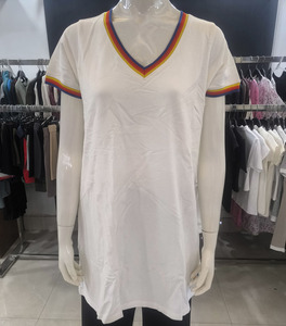 Camiseta Rosa de Corte Regular para Mujer con Logotipo, Cuello Redondo, Hombros Caídos, Top Largo Informal de Verano, 100% Algodón Jersey, Talla 6XL - Product Image 3