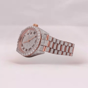 Reloj de Cuarzo de Lujo con Certificación IGI y Claridad VVS, Diseño Completamente Adornado con Moissanita, Diamante de Corte Redondo con Números Romanos - Product Image 3