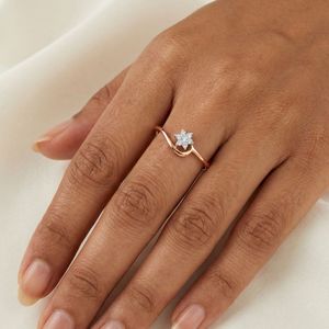 Anillo de Oro Rosa con Diamante Natural de 0.07 Quilates, Color H I, Corte Brillante Redondo, Joyería Fina Elegante y Brillante - Product Image 1