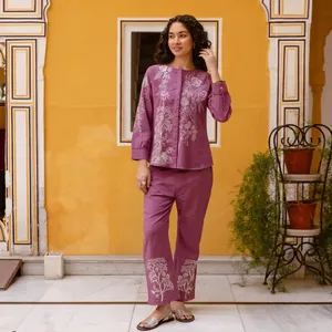 Conjunto de Camisa y Pantalones de Lino y Algodón Morado con Bordado Floral para Mujer, Cuello Redondo y Manga Larga, Estilo Casual - Product Image 1