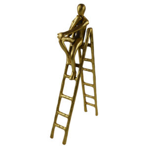 Statue en métal de personne assise sur une échelle, sculpture en laiton pour décoration de table / Sculpture moderne de figure humaine - Product Image 1