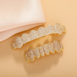 Suministro Directo de Fábrica, Grillz de Moissanita Personalizados Exclusivos, Cubiertas Dentales de Oro, Plata y Oro Rosa para Hombres y Mujeres, Disponibles para la Venta - Product Image 6