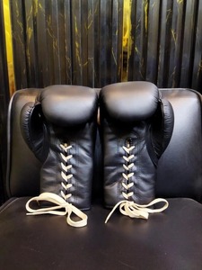 ถุงมือชกมวยหนังแท้แบรนด์ของตัวเอง ผลิตด้วยมือ สำหรับฝึกซ้อมและแข่งขันระดับมืออาชีพ  รับทำสีและโลโก้ตามสั่ง OEM - Product Image 5