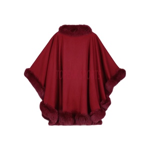 Poncho Cape Élégant pour Femme en Fausse Fourrure Bordeaux – Chaud et Luxueux pour l'Hiver – Manteau Tendance – Vêtements Personnalisés en Gros OEM - Product Image 2