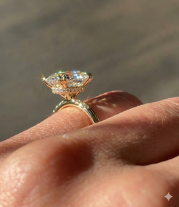 Anillo de Compromiso Solitario Vintage con Diamante Cultivado en Laboratorio de Corte Ovalado de 2.50 Ct, Anillo de Boda con Halo Oculto Certificado por IGI para Mujer, Oro Amarillo de 18K - Product Image 4