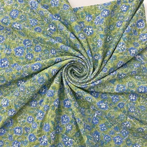 Tela de algodón con estampado floral verde oliva y motivo de flores azules, textil suave y transpirable para confección de kurtis y dupattas. - Product Image 5