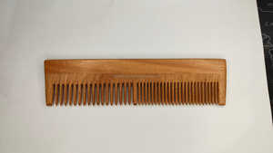 Peine de pelo de madera de Neem Natural del proveedor indio, motivos de animales Feng Shui de estilo cruzado para salón de casa, uso de viaje, Exportación promocionada - Product Image 2