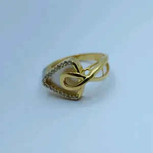 Élégante bague goutte d'eau en or 22 carats avec incrustation de nacre et pavé de zirconiums étincelants, motif boucle infinie, bijou de luxe pour femme - Product Image 3