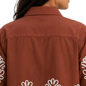 Camisa Corta para Mujer, Color Marrón, con Botones, Bordado Floral Blanco, Manga Corta, Blusa Casual de Verano, Algodón, Diseño de Moda, Personalizable - Product Image 6