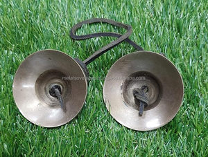 Cymbales Tingsha en laiton fabriquées à la main avec huit symboles de bon augure pour le yoga, la prière et la thérapie de guérison par le son - Product Image 5