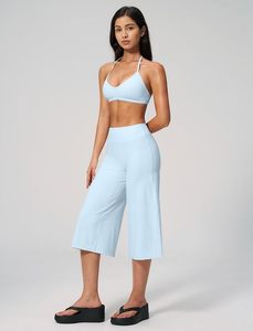 Ensemble de yoga 2 pièces bleu clair, haut court dos nu à col en V profond et pantalon taille haute mi-mollet, sans couture, en Spandex et Polyester - Product Image 4