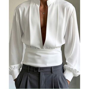 La Blusa Moderna Regency: un homenaje a la silueta histórica actualizada para las tendencias de hoy. Camisa Poet con cintura fruncida y escote en V profundo. - Product Image 1