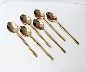 Ensemble de couverts en acier inoxydable durable personnalisé OEM avec un design tendance, finition dorée et style luxueux poli à la main - Product Image 4