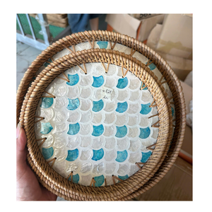 Bandeja de Ratán Ecológica Hecha a Mano de Primera Calidad con Incrustaciones de Conchas y Diseños Florales/Navideños para Hoteles, Restaurantes y Uso Doméstico - Product Image 1
