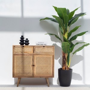 Buffet en rotin Vandana Pebble Flux avec deux tiroirs et deux portes pour des intérieurs modernes et élégants - Product Image 1
