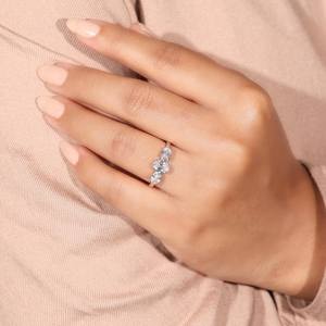 แหวนเพชรสามเม็ดทรงรี เพชรเพาะเลี้ยงสำหรับเจ้าสาว ได้รับการรับรอง ทองคำแท้ เหมาะสำหรับเป็นแหวนหมั้นหรือแหวนครบรอบสำหรับผู้หญิง - Product Image 4