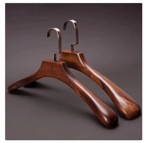 Perchero de madera antiguo personalizado para ropa, perchero de lujo para trajes y abrigos a precios económicos - Product Image 2