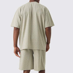 Ensembles d'été 100% coton pour hommes, t-shirts à col rond et shorts, ensemble streetwear de haute qualité pour hommes avec logo imprimé en relief - Product Image 2